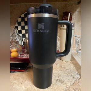 THE QUENCHER H2.0 FLOWSTATE™ TUMBLER | 40 OZ